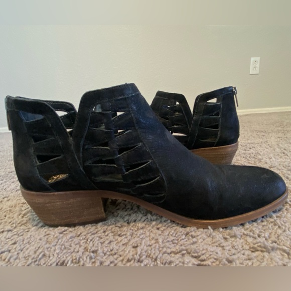 Vince Camuto Peera Cutout Bootie black size 11 boots - Picture 5 of 6